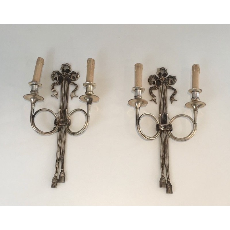 Paire d’Appliques en Bronze Argenté de Style Néoclassique à Rubans et Cors de Chasse, Maison Baguès, Travail Français, vers 1960