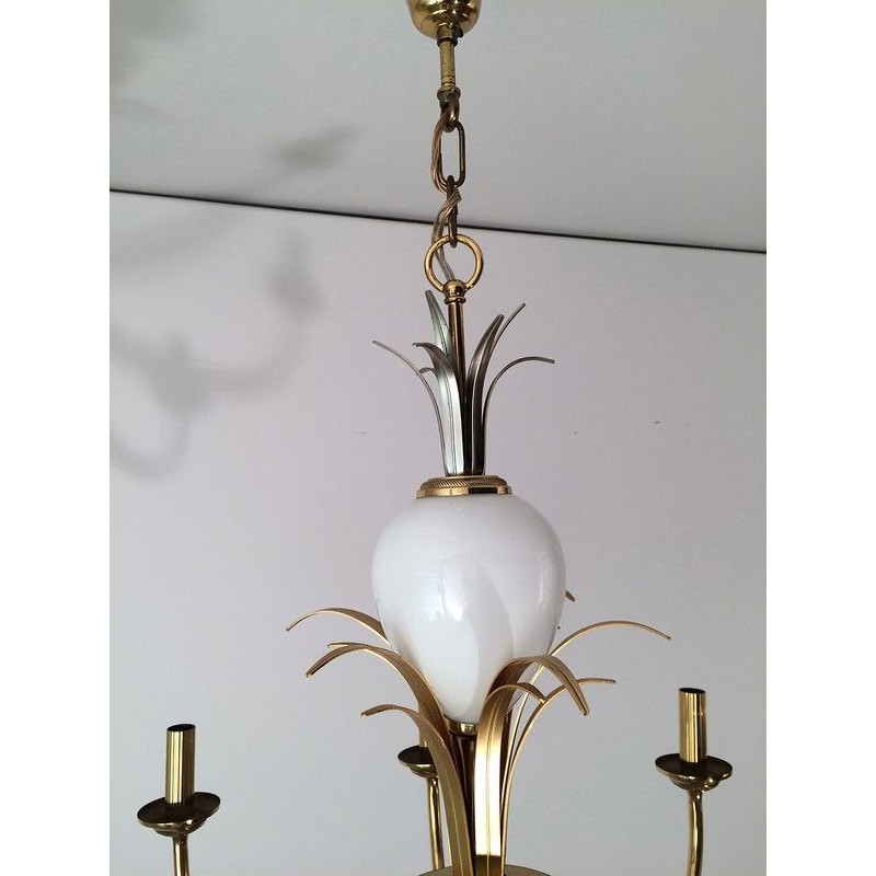 Lustre en Métal Doré et Porcelaine Blanche. Dans le Goût de la Maison Charles