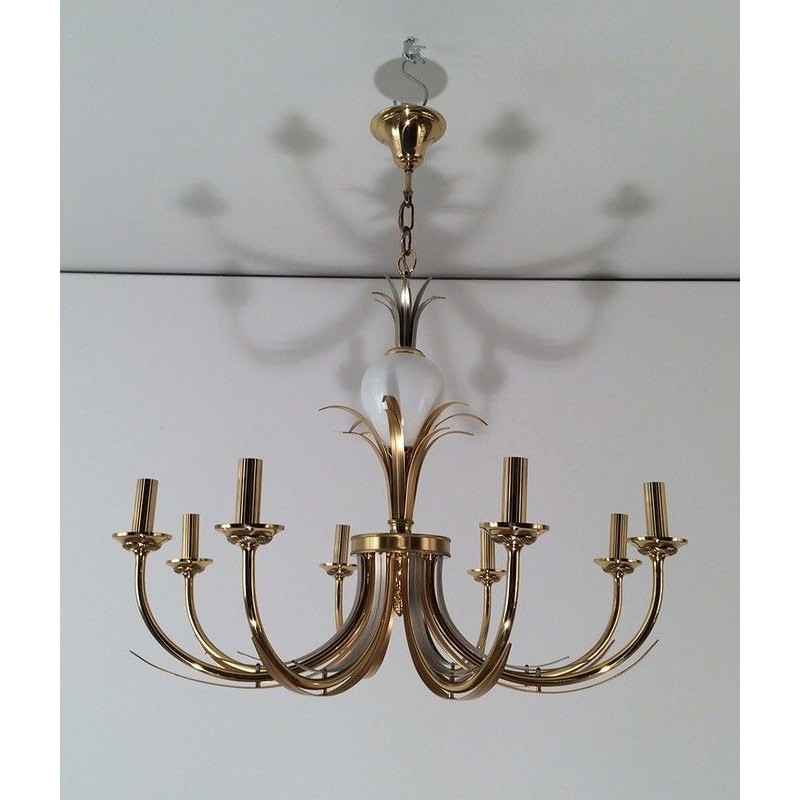 Lustre en Métal Doré et Porcelaine Blanche. Dans le Goût de la Maison Charles