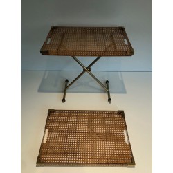 Paire de Plateaux en Plexiglass et Cannage et Un Portant Pliant