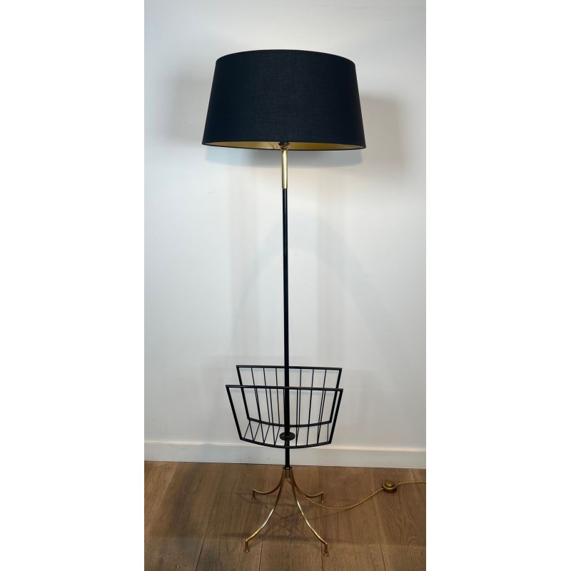 Lampadaire de Parquet Design en Métal Laqué Noir et Laiton Intégrant un Porte-Revues