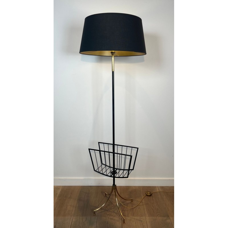 Lampadaire de Parquet Design en Métal Laqué Noir et Laiton Intégrant un Porte-Revues