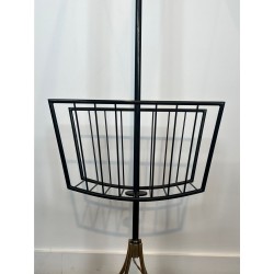 Lampadaire en Métal Laqué Noir et Laiton avec Porte-Revues, Travail Français, vers 1950