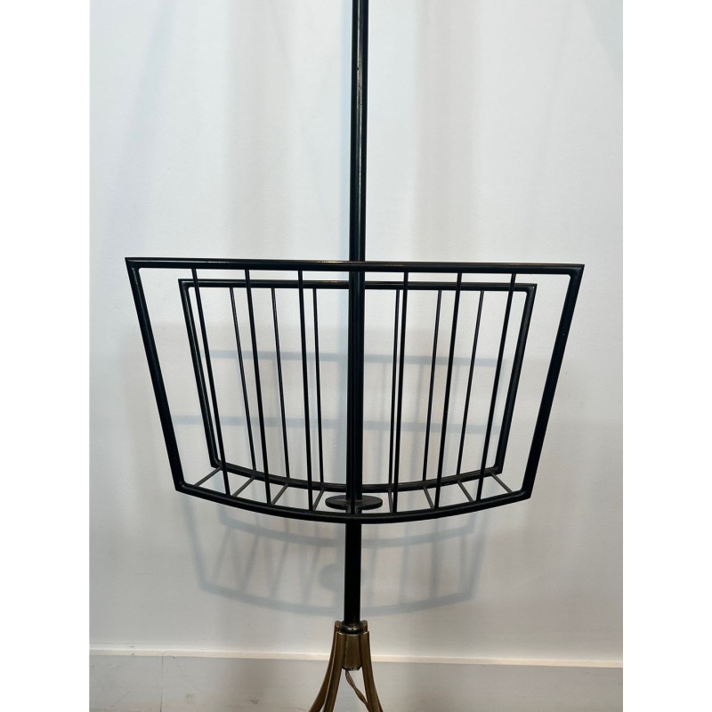 Lampadaire en Métal Laqué Noir et Laiton avec Porte-Revues, Travail Français, vers 1950