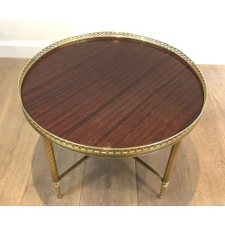 Table Basse Ronde en Laiton à Plateau en Plaquage d’Acajou, Attribuée à la Maison Jansen