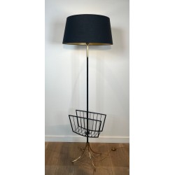 Lampadaire de Parquet Design en Métal Laqué Noir et Laiton Intégrant un Porte-Revues