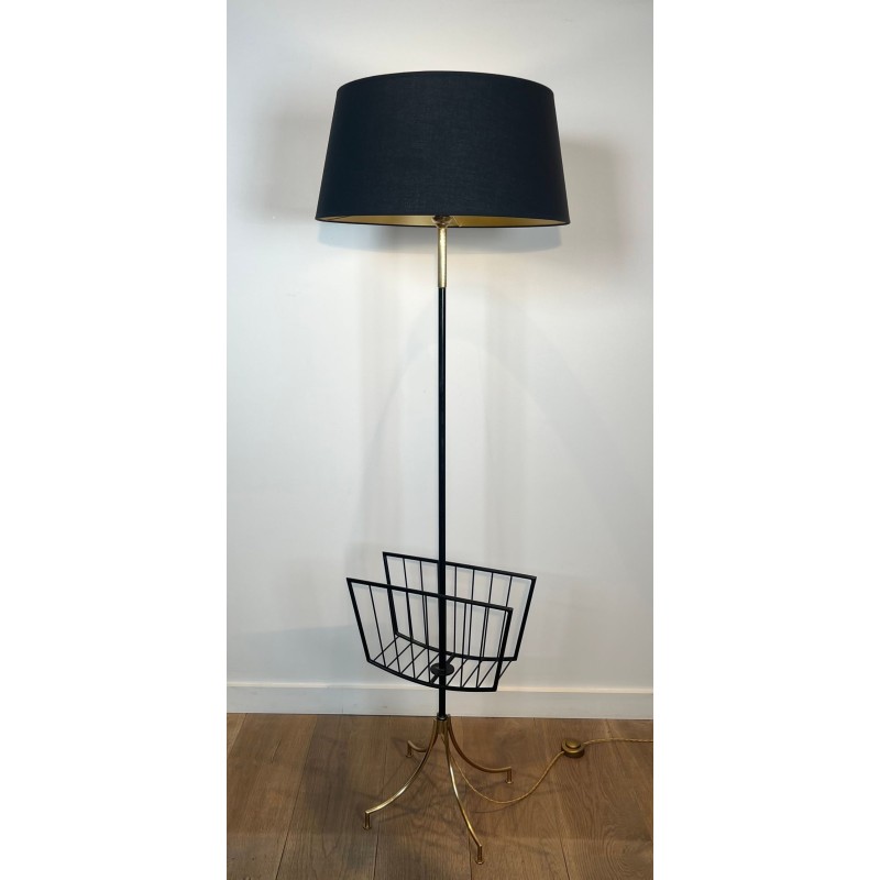 Lampadaire en Métal Laqué Noir et Laiton avec Porte-Revues, Travail Français, vers 1950