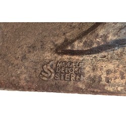 Plaque de Cheminée Moderniste en Fonte, Signée F. Guillebert pour Stern