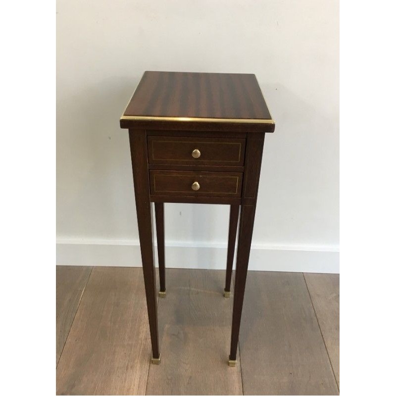 Petite Table Néoclassique en Acajou et Laiton à tiroirs et Tirettes laissant apparaître deux Cendriers