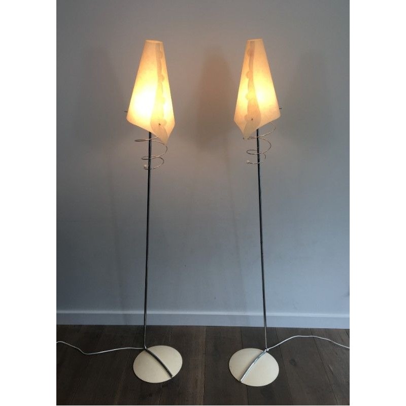 Paire de Lampadaires Design en Chrome, Métal Laqué Blanc et Abat-Jours en Plastique