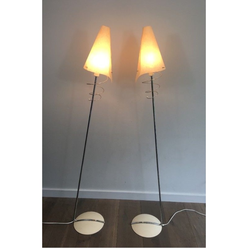 Paire de Lampadaires Design en Chrome, Métal Laqué Blanc et Abat-Jours en Plastique