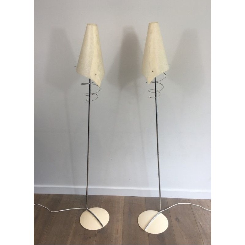 Paire de Lampadaires Design en Chrome, Métal Laqué Blanc et Abat-Jours en Plastique
