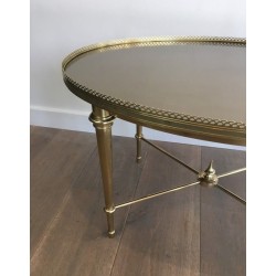 Table Basse Ronde Néoclassique en Laiton Travaillé à l'Acide par la Maison Ramsay, Travail Français, Vers 1940