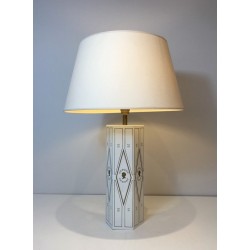 Neoclassical Style White Lacquered Tôle Table Lamp with Gilt Decorations, French Work, Circa 1970