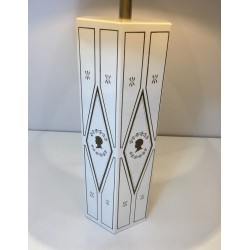 Neoclassical Style White Lacquered Tôle Table Lamp with Gilt Decorations, French Work, Circa 1970