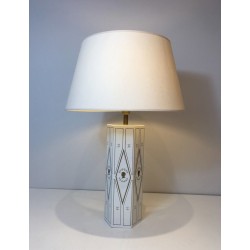 Neoclassical Style White Lacquered Tôle Table Lamp with Gilt Decorations, French Work, Circa 1970