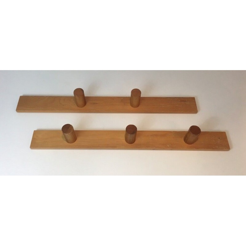 Charlotte Perriand, Paire de Porte-Manteaux Muraux en Sapin, Travail Français, Vers 1970