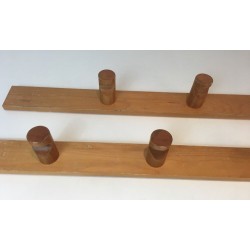 Charlotte Perriand, Paire de Porte-Manteaux Muraux en Sapin, Travail Français, Vers 1970