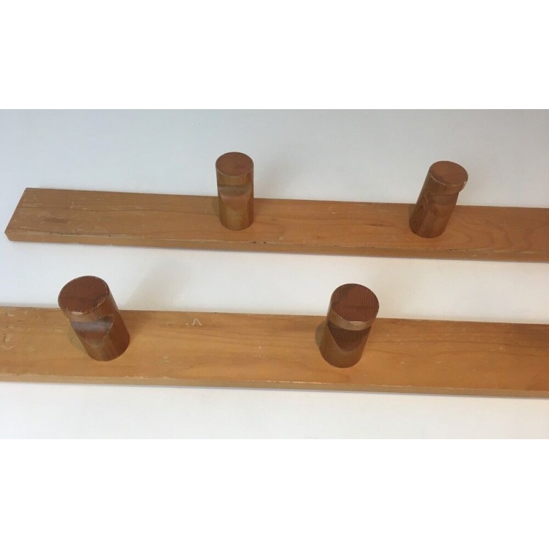 Charlotte Perriand, Paire de Porte-Manteaux Muraux en Sapin, Travail Français, Vers 1970