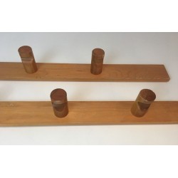 Charlotte Perriand, Paire de Porte-Manteaux Muraux en Sapin, Travail Français, Vers 1970