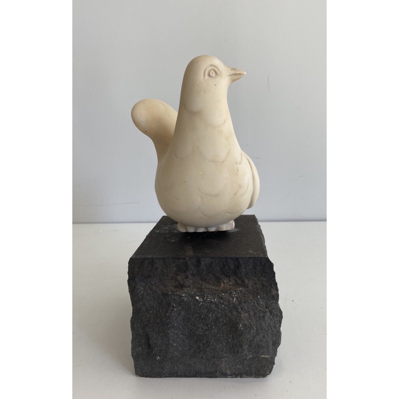 Sculpture en Marbre de Carrare Représentant une Colombe sur Socle en Pierre, Signée Del Torionne, Travail Italien, Vers 1950