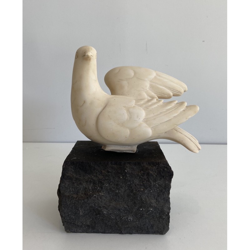 Sculpture en Marbre de Carrare Représentant une Colombe sur Socle en Pierre, Signée Del Torionne, Travail Italien, Vers 1950
