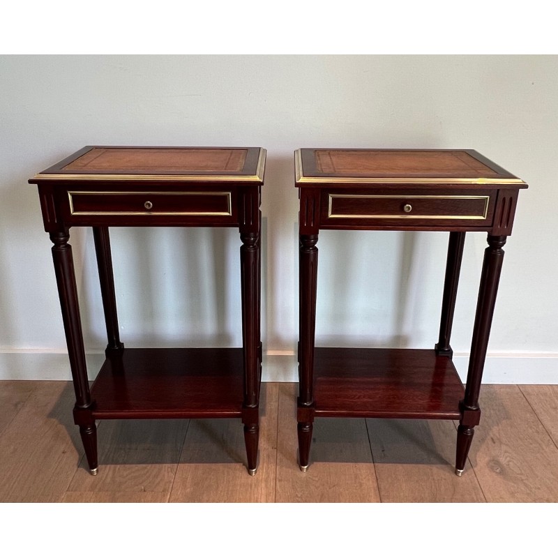 Paire de Bouts de Canapé en Acajou et Laiton à Plateaux de Cuir in the Style of Maison Jansen. Circa 1940