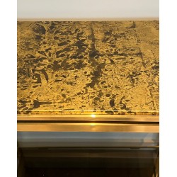 Console en Laiton de Guy Lefèvre pour la Maison Jansen, Étagères en Verre Fumé et Plateau Doré Façon Marbre, Vers 1970