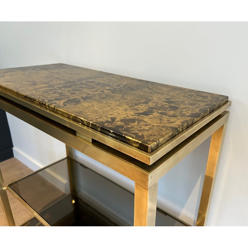 Console en Laiton de Guy Lefèvre pour la Maison Jansen, Étagères en Verre Fumé et Plateau Doré Façon Marbre, Vers 1970
