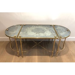 Table Basse Tripartite en Laiton et Miroirs Églomisés de la Maison Baguès, Travail Français, Vers 1940