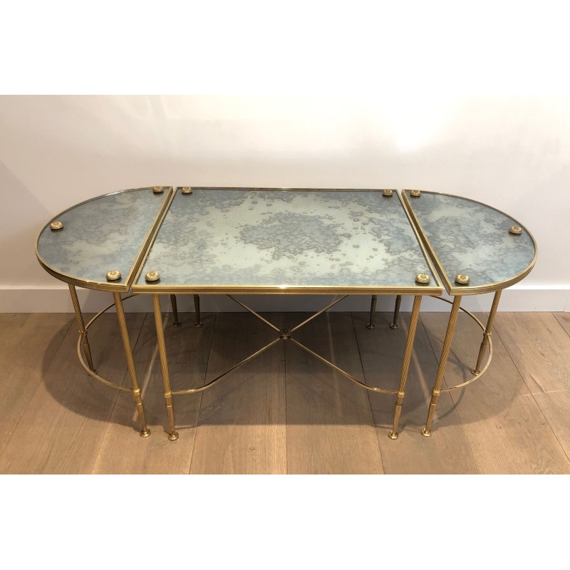 Table Basse Tripartite en Laiton et Miroirs Églomisés de la Maison Baguès, Travail Français, Vers 1940