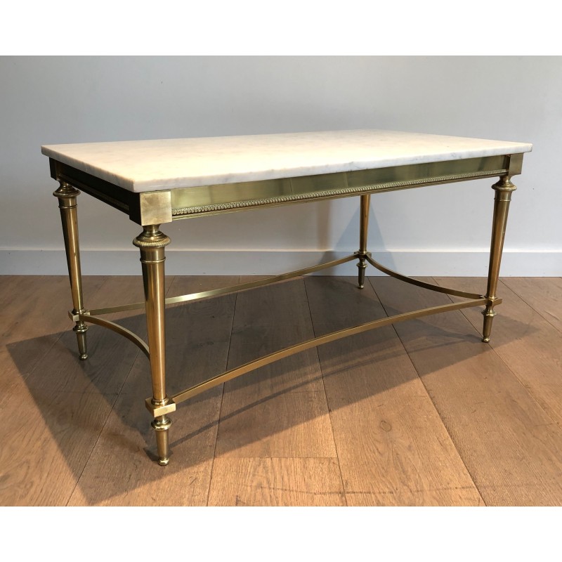 Table Basse Néoclassique en Laiton et Plateau de Marbre Blanc de Carrare, dans le Goût de la Maison Ramsay, Vers 1940
