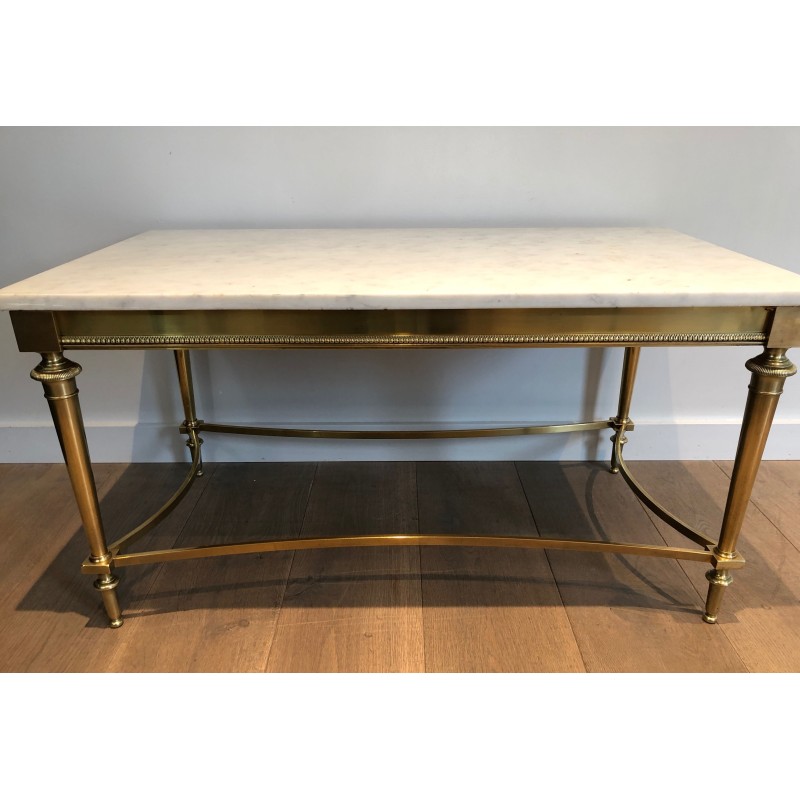 Table Basse Néoclassique en Laiton et Plateau de Marbre Blanc de Carrare, dans le Goût de la Maison Ramsay, Vers 1940