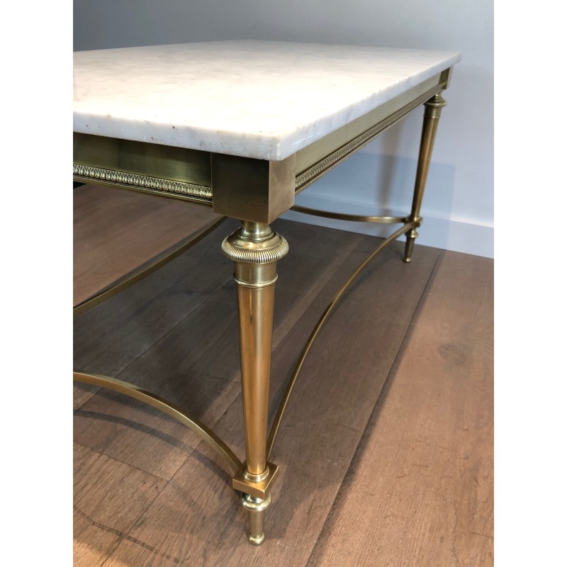 Table Basse Néoclassique en Laiton et Plateau de Marbre Blanc de Carrare, dans le Goût de la Maison Ramsay, Vers 1940