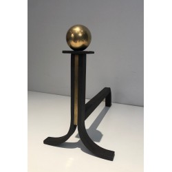 Paire de Chenets Modernistes en Acier, Fer Forgé et Laiton, dans le Goût de Jacques Adnet, Vers 1940