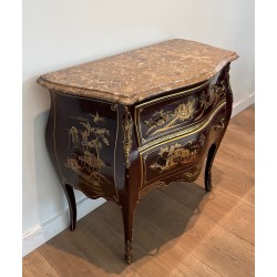 Petite Commode Laquée à Décors Chinoisants et Montures en Bronze, dans le Goût de la Maison Jansen, Vers 1940