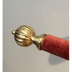 Neoclassical Brass and Red Velvet Gentleman's Valet Stand, Maison Jansen, Circa 1940