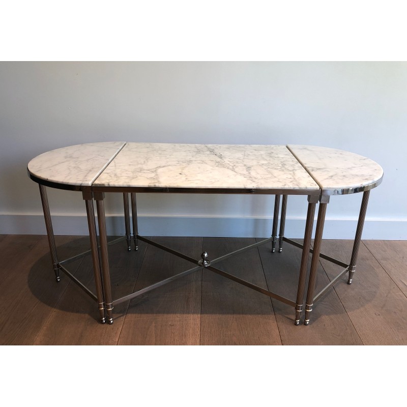 Table Basse Tripartite Néoclassique en Métal Argenté à Plateaux de Marbre de Carrare, Travail Français, Vers 1940