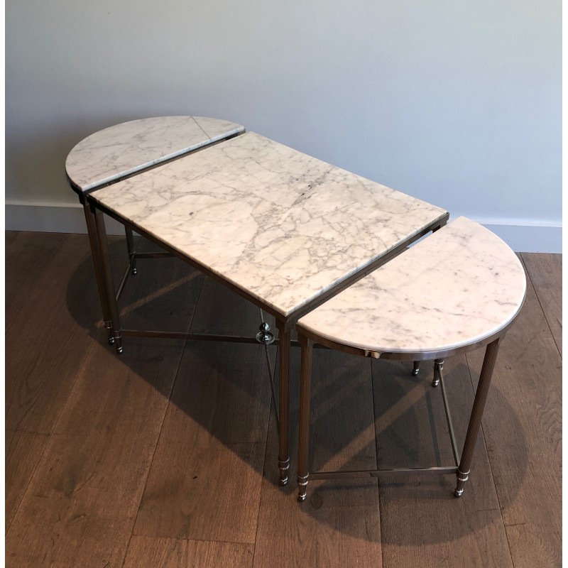 Table Basse Tripartite Néoclassique en Métal Argenté à Plateaux de Marbre de Carrare, Travail Français, Vers 1940