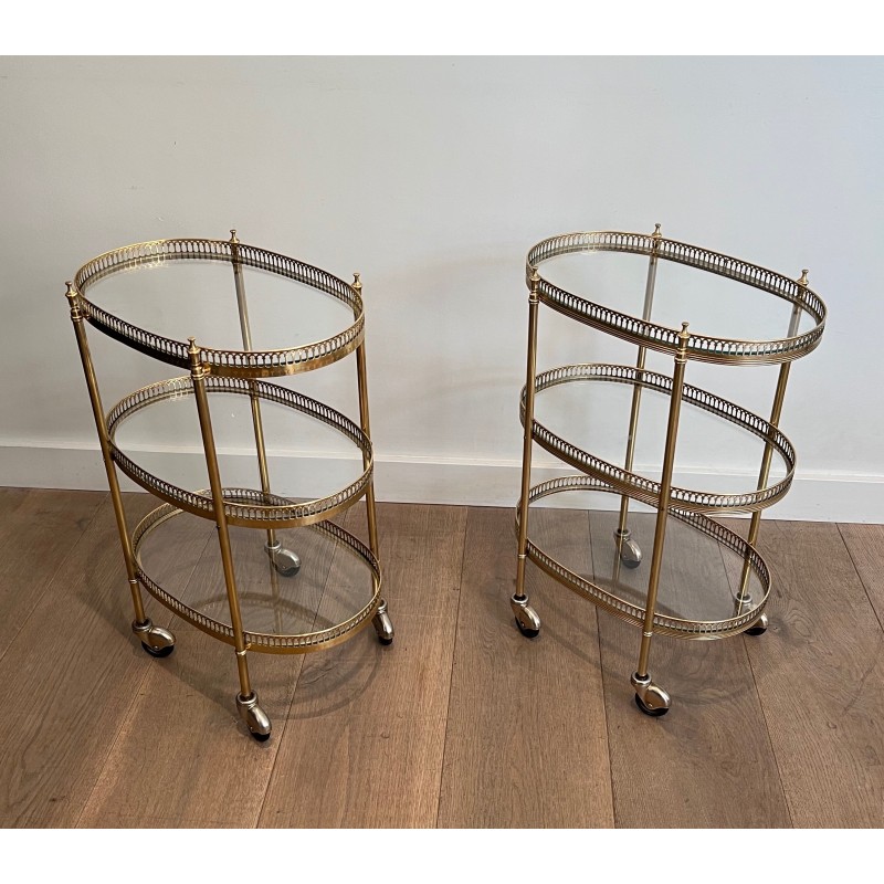 Paire de Tables Roulantes Ovales de Style Néoclassique en Laiton dans le Goût de la Maison Jansen