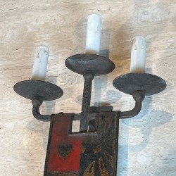 Importante Paire d'Appliques en Fer Forgé au blason à 3 Bras de Lumière de Style Gothique