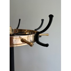 Porte-Manteau en Métal Laqué Noir et Laiton par Jacques Adnet, Travail Français, Vers 1950