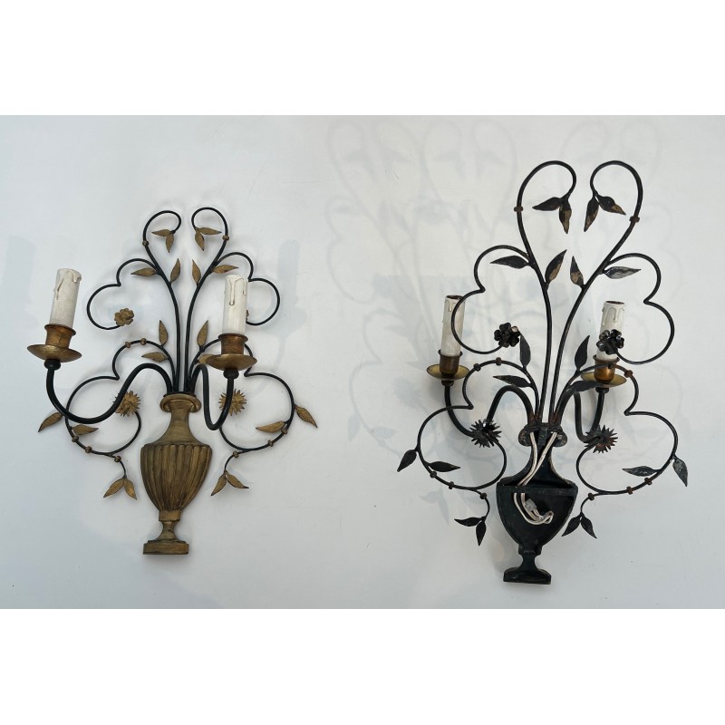 Paire de Grandes Appliques Décoratives en Fer Forgé et Doré Représentant un Bouquet de Fleurs