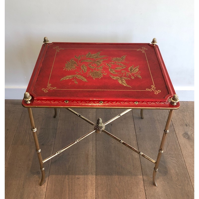 Boût de Canapé en Bronze et Plateau Laqué Rouge à Décors Dorés de la Maison Baguès