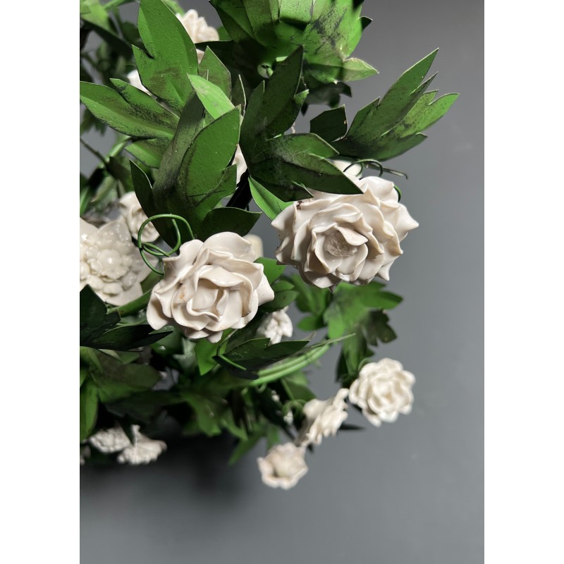 Important Eight-Arm Foliage Chandelier in Painted Sheet Metal and Porcelain Flowers, French Work, Circa 1970