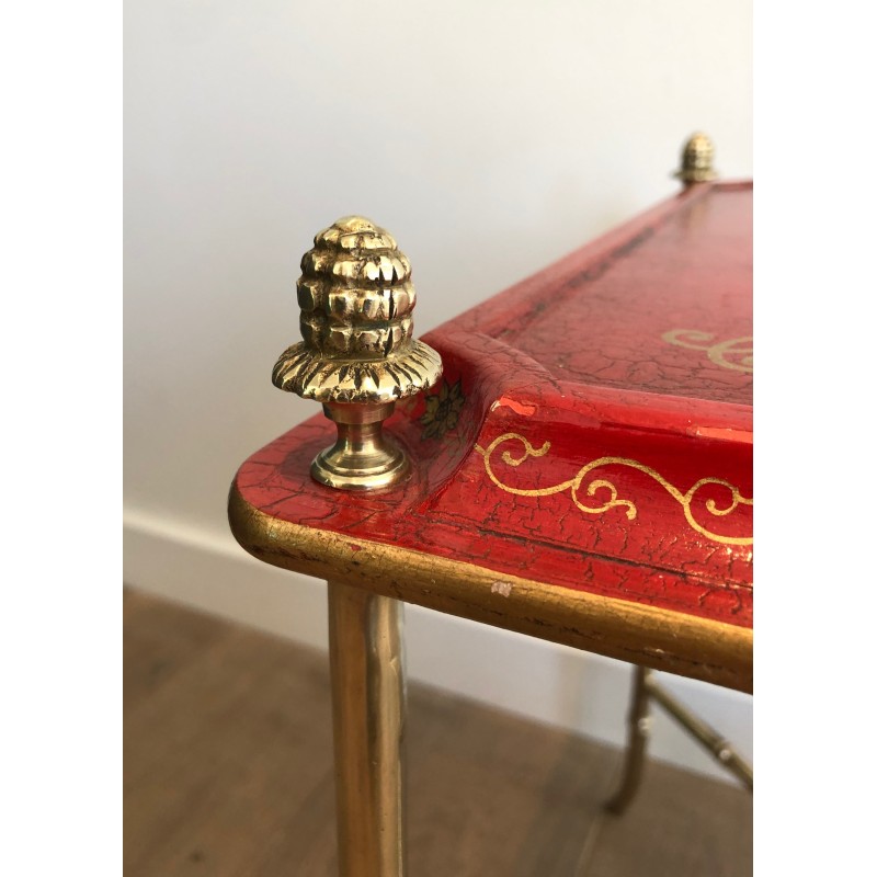 Boût de Canapé en Bronze et Plateau Laqué Rouge à Décors Dorés de la Maison Baguès