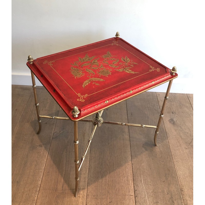 Boût de Canapé en Bronze et Plateau Laqué Rouge à Décors Dorés de la Maison Baguès