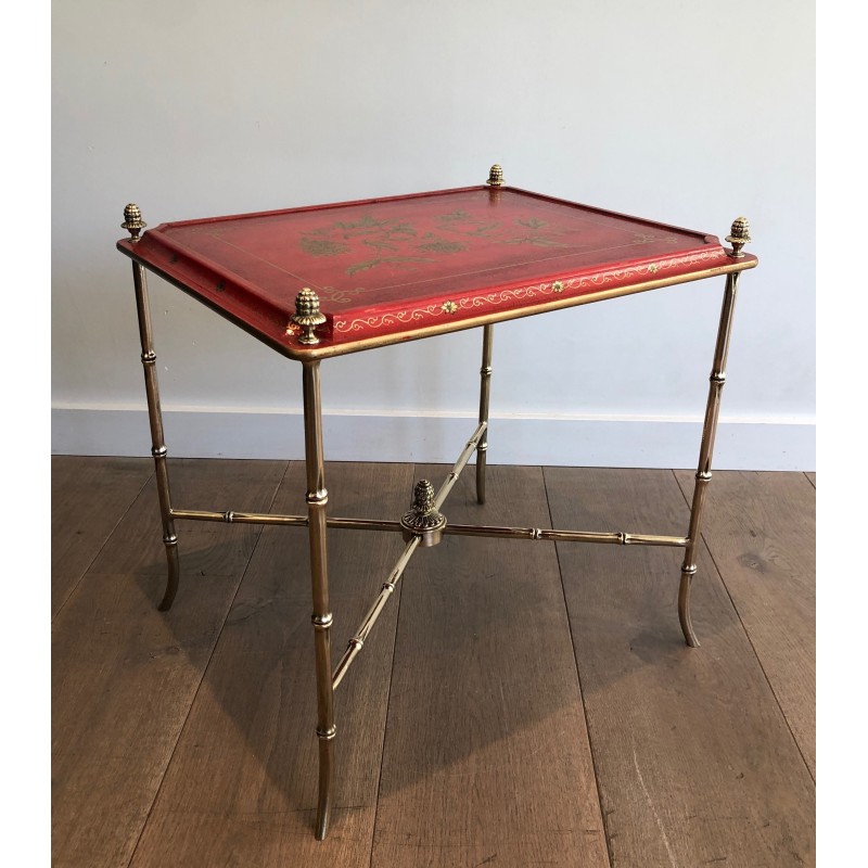 Boût de Canapé en Bronze et Plateau Laqué Rouge à Décors Dorés de la Maison Baguès