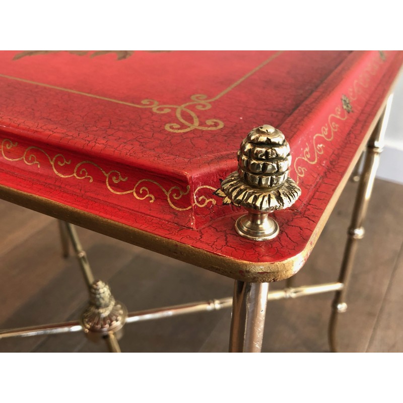 Boût de Canapé en Bronze et Plateau Laqué Rouge à Décors Dorés de la Maison Baguès