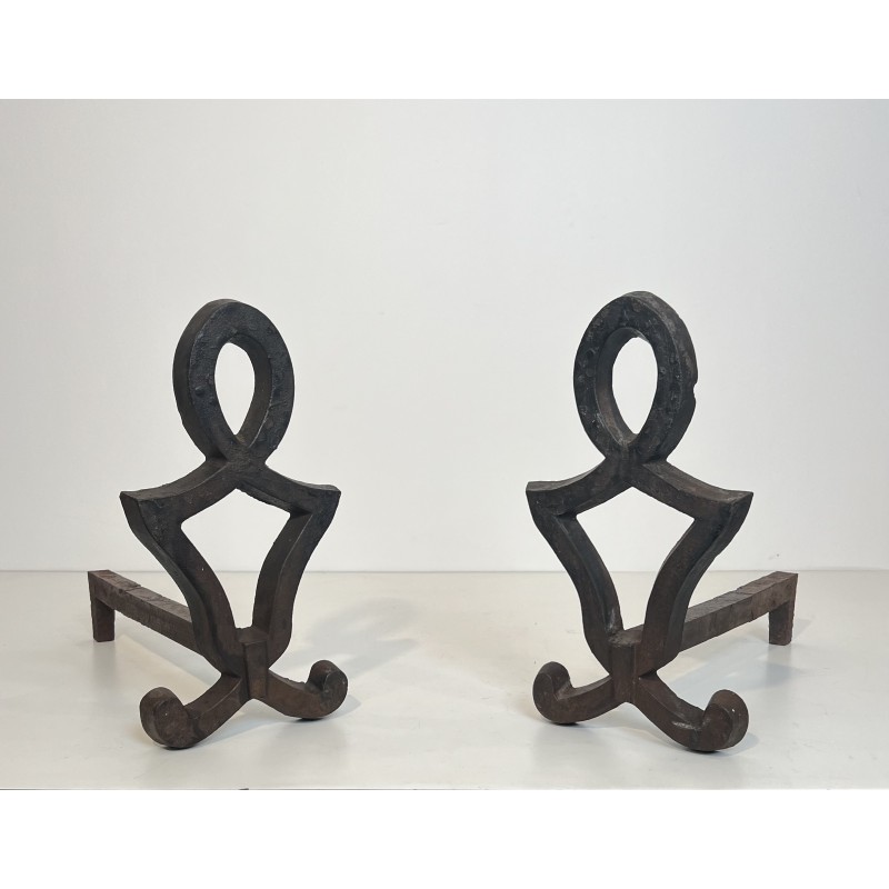 Paire de Chenets Modernistes en Fonte et Fer Forgé par Raymond Subes, Travail Français, Vers 1940